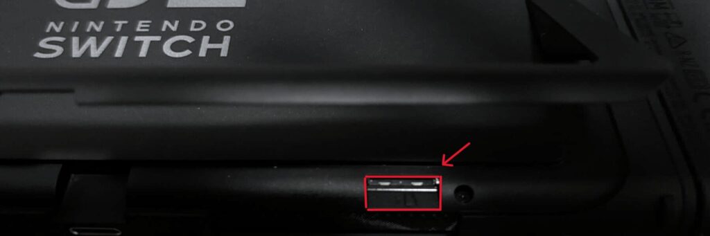 実際のSwitch2のMicroSD Expressを挿入する場所を示した画像